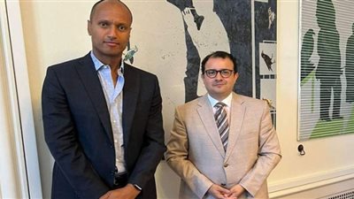 السفير المصري فى كوبنهاجن يسلم رئيسة وزراء الدنمارك الدعوة لحضور قمة COP27