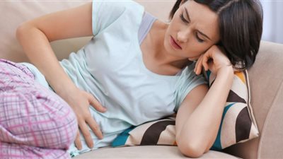 أطباء يحذرون: انتفاخ البطن يهدد صحتك في هذه الحالة