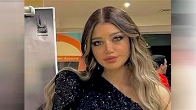 ياسمين الخطيب تمزج بين الأنوثة والجاذبية بالأسود