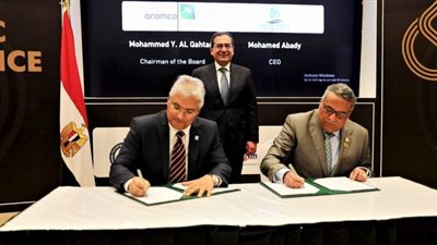 أرامكو السعودية توقع اتفاقاً مع البحر الأحمر الوطنية لإنشاء مجمع بتروكيماويات قناة السويس