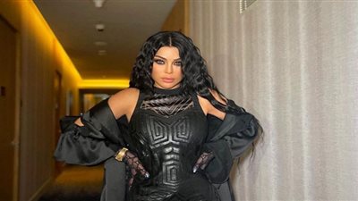 بالصور| هيفاء وهبي تخطف الأنظار من جديد بجمبسوت مجسم