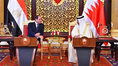 ملك البحرين يستقبل السيسي بقصر الصخير الملكي
