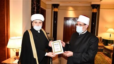 الأوقاف يهدى ضيوف مؤتمر الشئون الإسلامية مطبوعات الوزارة التي تسعى إلى نشر صحيح الدين