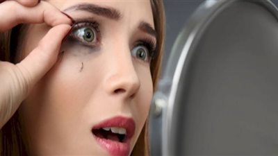قومي بالتوقف عنها.. عادات تؤدي لضعف وتساقط الرموش