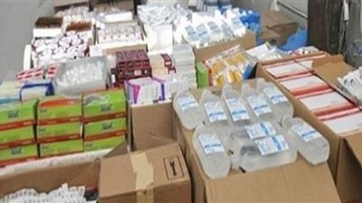 ضبط 36 ألف عبوة خيوط جراحية ومستلزمات طبية بمطار برج العرب