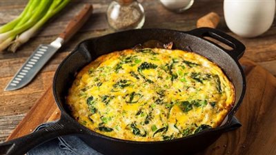 طريقة عمل أومليت بالسبانخ