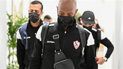 بعثة الزمالك تجري مسحة كورونا قبل الدخول إلى مطار لواندا