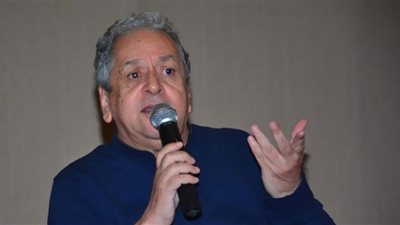 عمر عبدالعزيز يتدخل في أزمة استقالة هاني شاكر