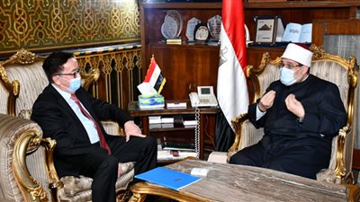 سفير كازاخستان يهنئ وزير الأوقاف على نجاح مؤتمر 