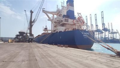 السفينة “CL LIUZHOU” تغادر ميناء السخنة بعد تفريغ أكبر حمولة صب جاف