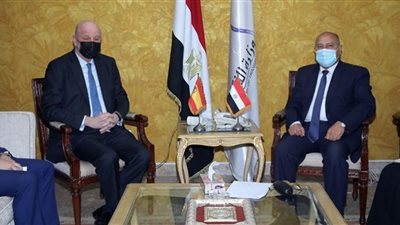 كامل الوزير يبحث مع السفير الاسباني بالقاهرة تدعيم التعاون في مجالات النقل المختلفة