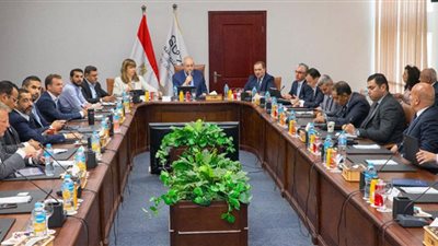 تفاصيل توطين صناعة الهيدروجين الأخضر والأمونيا الخضراء بالمنطقة الاقتصادية بقناة السويس