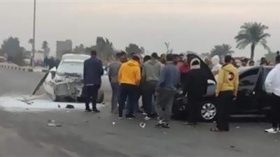 بسبب السرعة الزائدة.. إحتراق سيارة وتحطم أخرى بدائري الفيوم