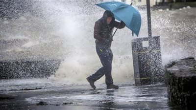 طقس الجمعة.. أمطار خفيفة إلى متوسطة على أنحاء البلاد