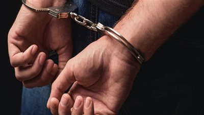 عامل يُمزق جسد جاره بـ«سكين» ويشعل النيران فى جثته