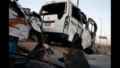 إصابة 5 أشخاص في حادث تصادم سيارة ميكروباص بالرصيف
