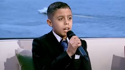 الطفل حسين المصري يروي كيف أصبح أصغر مؤذنًا ومنشدًا في المنوفية (فيديو)