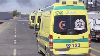 فين حق المشاريب.. قهوجي يسكب مياه ساخنة على كهربائي