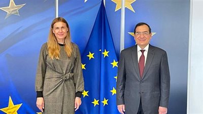 وزير البترول يلتقي مفوضة الاتحاد الأوروبي لشؤون الطاقة والمناخ في بروكسل