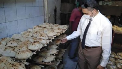 ضبط صاحب مخبز لتصرفه في 750 كيلو دقيق بالفيوم