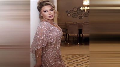 نوال الزغبي تخطف بالفضي اللامع من توقيع لابورجوازي