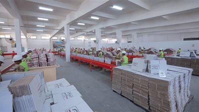 القوات المسلحة تقوم بتوزيع كميات كبيرة من الحصص الغذائية المخفضة