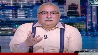حملات مسعورة.. تعليق إبراهيم عيسى على «مايوه نساء الصعيد» المثير للجدل