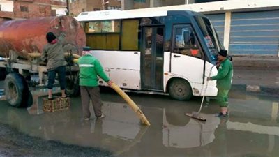 إنتشار معدات وسيارات شفط تجمعات مياه الأمطار بالشرقية