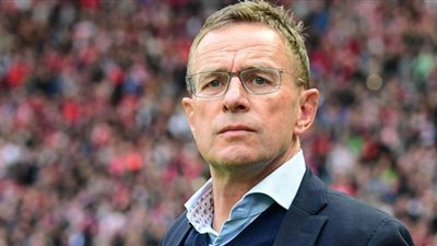 مدرب مانشستر يونايتد ينفى وجود خلاف حول شارة قائد الفريق