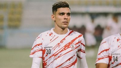 لاعبو الزمالك يبدأون عمليات الإحماء قبل مباراة ساجرادا