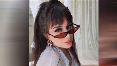 شاهد.. أسما شريف منير تبرز نحافة خصرها بإطلالة رياضية جريئة