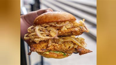 طريقة تحضير ساندويتش دجاج بالبصل المكرمل