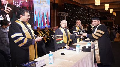 الأكاديمية العربية تحتفل بتخريج دفعة جديدة من كلية الدراسات العليا بالإدارة فرع القاهرة
