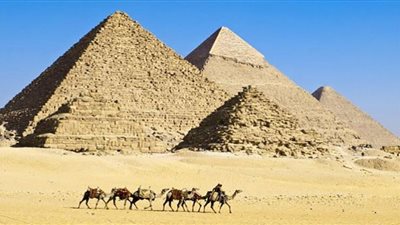 فيديو.. خبير أثري يكشف العدد الحقيقي للأهرامات في مصر