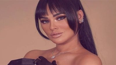 نسرين إمام تستعرض أنوثتها بالأسود الجريء