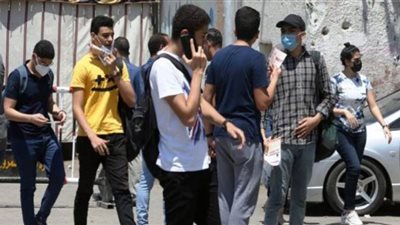 بكاء وحزن من صعوبة امتحان الكيمياء والجغرافيا بالإسكندرية