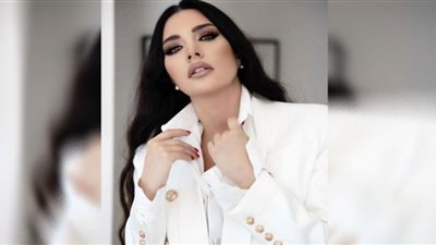 بالستان الناعم.. لاميتا فرنجية بإطلالة مثيرة عبر إنستجرام