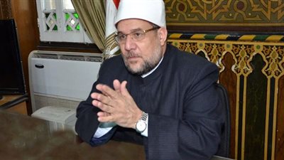 وزير الأوقاف: الوعي بالتحديات يقتضي الوسطية في الأمور كلها دون إفراط أو تفريط.