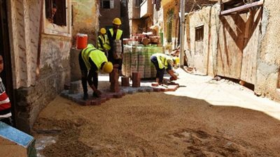 محافظ الشرقية يُتابع تنفيذ أعمال رصف الشوارع الداخلية ببلاط الإنترلوك