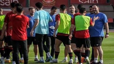 محاضرة بالفيديو للاعبي الأهلي قبل انطلاق المران