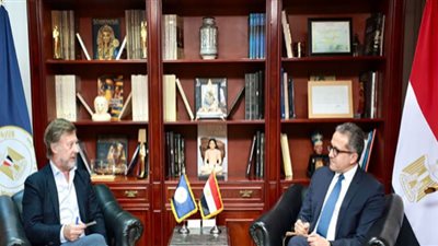 العناني يناقش مع رئيس مجموعة أكور العالمية فرص الاستثمار والتوسع في القطاع الفندقي بمصر