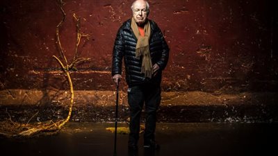 وفاة أسطورة المسرح بيتر بروك عن 97 عامًا