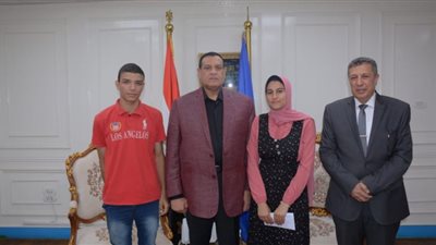محافظ البحيرة يكرم أوائل الدبلومات الفنية على مستوى الجمهورية من أبناء المحافظة