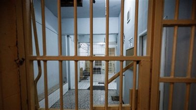 بعد إلغاء حكم الإعدام ضده.. وفاة إيراني بسبب عجيب