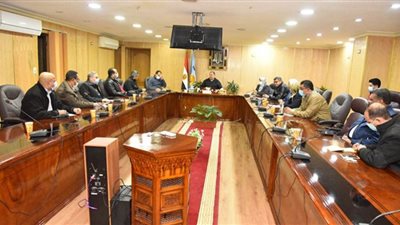 محافظ أسيوط يؤكد على استكمال خطة الرصف وفقاً للاشتراطات والمعايير الهندسية والفنية