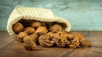 المكسرات تحميك من السكتة الدماغية