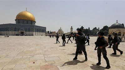 مستوطنون يقتحمون الأقصى والاحتلال يعتقل 25 فلسطينيًا بالضفة الغربية