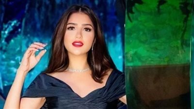 مي عمر تتألق من جديد بالأسود المثير