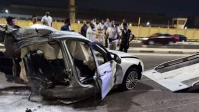 إصابة 7 في تصادم سيارتين بطريق 