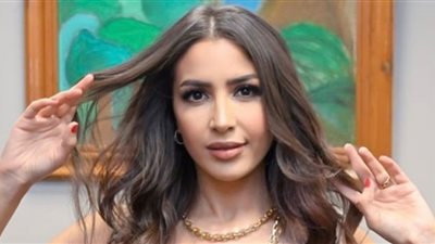 جنات تعتمد موضة باللبليسية في أحدث حفلاتها الغنائية